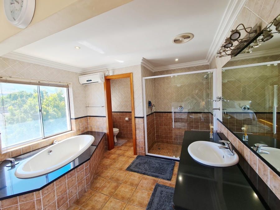 4 Bedroom Property for Sale in Steynsrust Western Cape